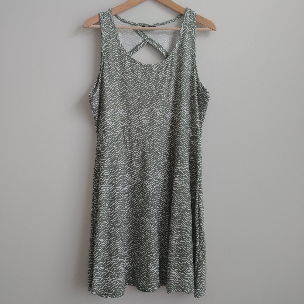 4/$20 Green White Soft Stretch Dress Cutout XL